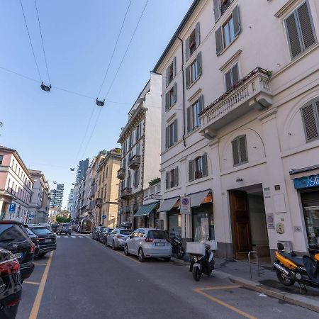The Best Rent - Gorgeous Two-Bedroom Apartment In Porta Nuova District Milano Exterior foto