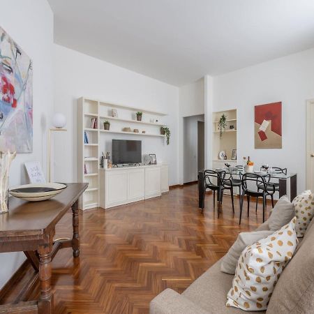 The Best Rent - Gorgeous Two-Bedroom Apartment In Porta Nuova District Milano Exterior foto