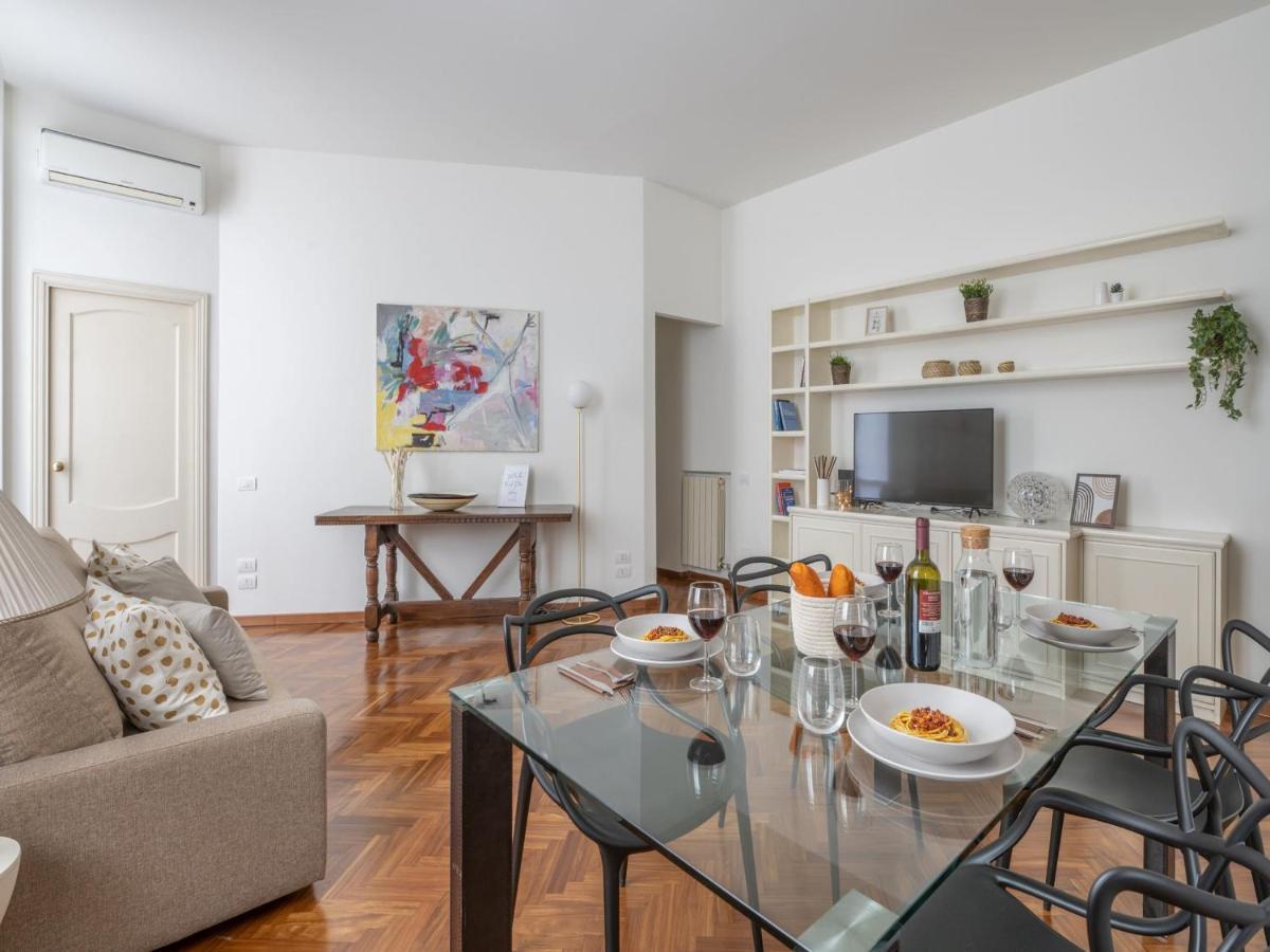 The Best Rent - Gorgeous Two-Bedroom Apartment In Porta Nuova District Milano Exterior foto