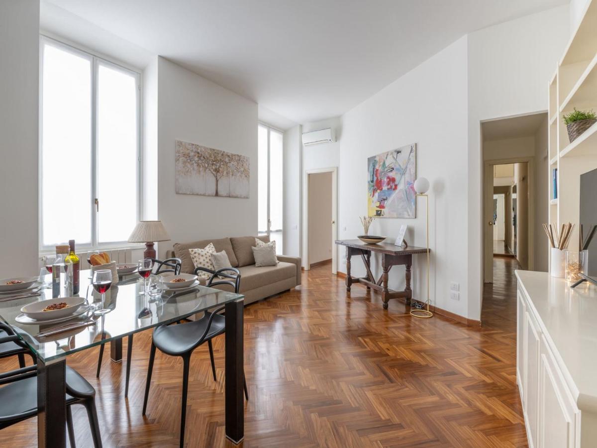The Best Rent - Gorgeous Two-Bedroom Apartment In Porta Nuova District Milano Exterior foto